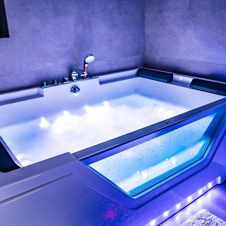 Domek Hot Tub Jacuzzi Chillout 코워브제크 외부 사진