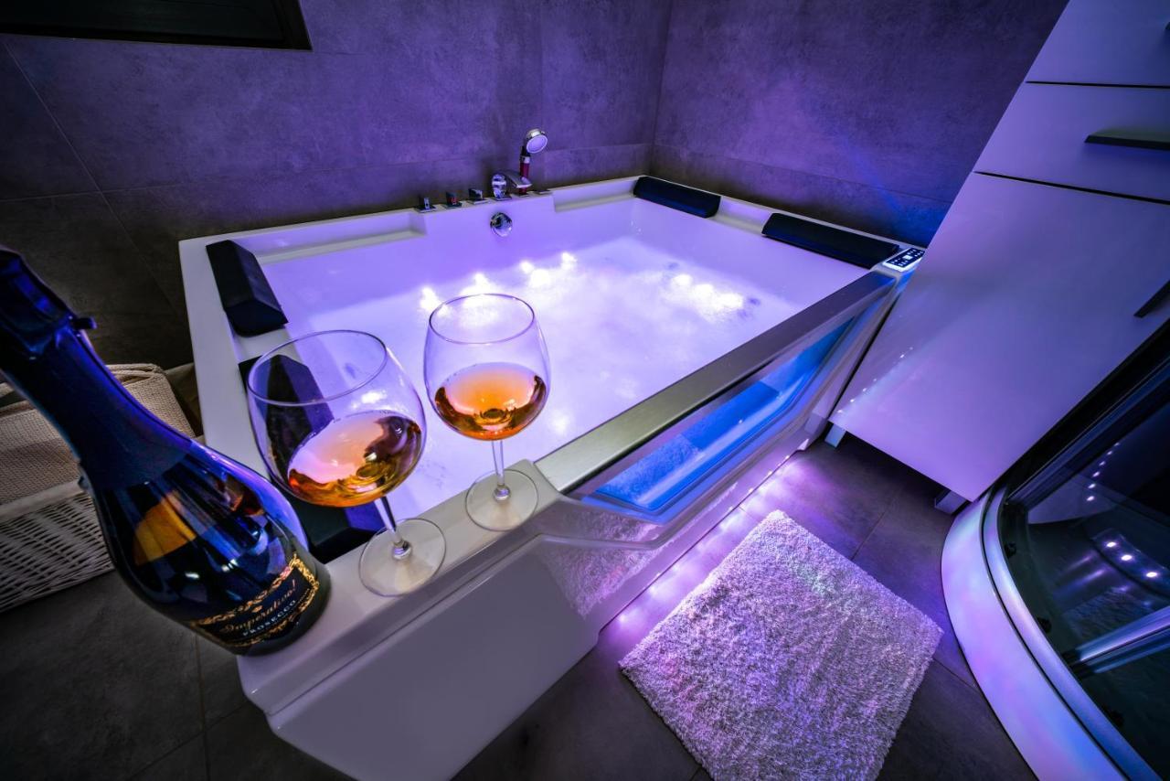 Domek Hot Tub Jacuzzi Chillout 코워브제크 외부 사진